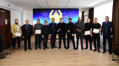 Қарағандыда қар құрсауында қалған жолаушыларға көмектескен автоеріктілер марапатталды