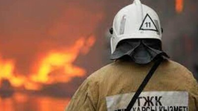 Астанада өрт сөндірушілер көпқабатты үйде болған өрттен 7 адамды құтқарды