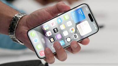 103 500 теңге айыппұл: Қазақстанға  iPhone 15 телефондарын әкелген адам ұсталды