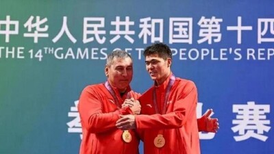 Қытайдағы қазақ боксшы Тоқтарбек Таңатқанға 100 мың юань тарту етілді