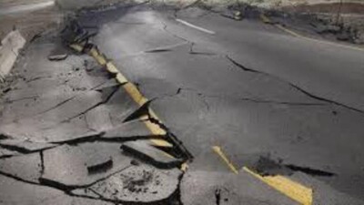 Смайылов Алматыдағы жер сілкінісі туралы: Уақытылы ескертпеудің салдарынан адамдар терезеден секірді