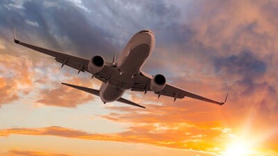 Ұшақтың апаттық есігін ашқан ер адам әкімшілік жауапкершілікке тартылды