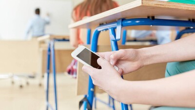 Қазақстанда сабақта смартфон қолдануға тыйым салу заңмен бекітіледі