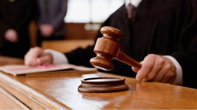 Ақтауда салынып жатқан көпқабатты үй салымшылардың көзінше сүрілді