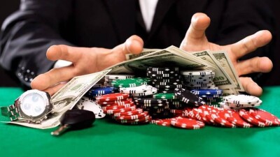 Семейлік тұрғын достарының атына 39 миллион теңге несие рәсімдеген