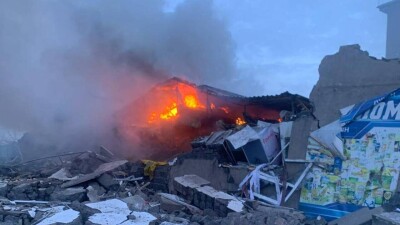 Теміртауда газ жарылысынан дүкен ғимараты құлады: адамдар үйінді астынан шығарылуда