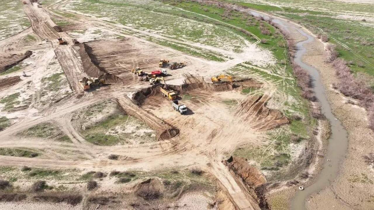 Атырау облысында бөгет жарылды: құтқарушылар тәулік бойы кезекшілік ұйымдастырды