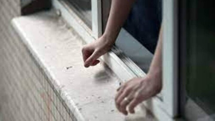 Екібастұзда жүкті әйел жоғары қабаттан құлап, қайтыс болды