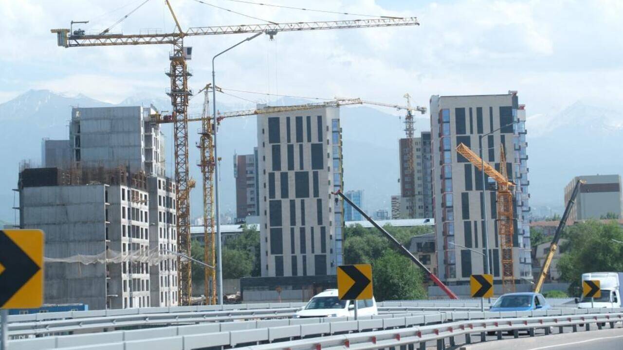 Соттың шешімімен Алматы тауларындағы заңсыз құрылыс бұзылады