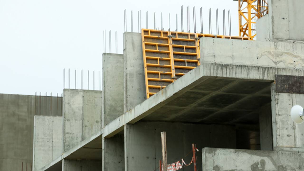 Үлескерлерден 4,3 млрд теңге ұрлаған: Қашқын алаяқ Ресейден Қазақстанға қайтарылды