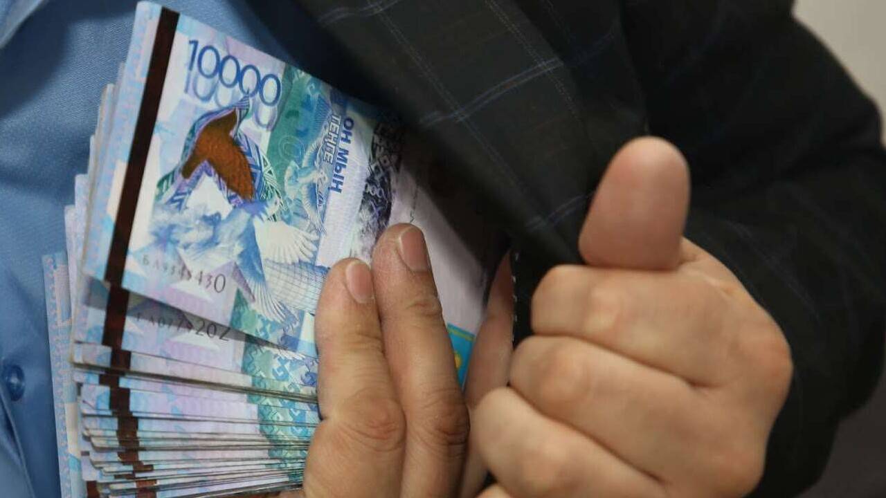 "Алматы су" мекемесі басшысының орынбасары парамен ұсталды