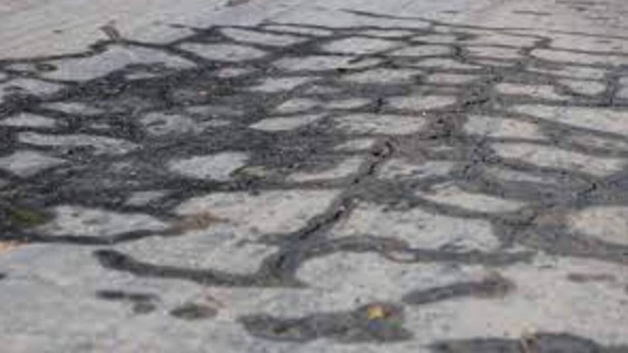 280 млн теңгеге жөнделген: Петропавлда жазда ғана жөнделген жолдардың сапасы сын көтермейді