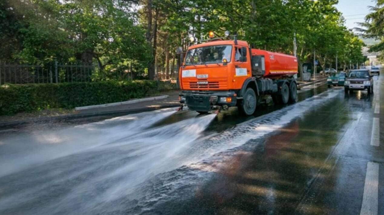 Ақтөбеде суаратын көлік жүргізушілері жалақысын ала алмай жүргеніне шағымданды