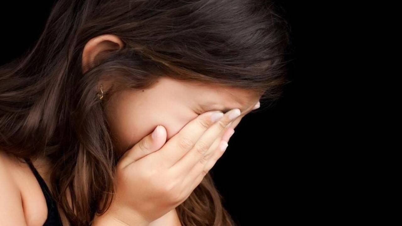 Оқушы қызды үйінде үнемі ұрып-соққан: Астана полициясы қылмыстық іс қозғады