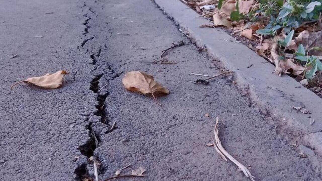 Ақтөбеде 109 миллионға салынған жол жаңбырдан соң опырылып қалды