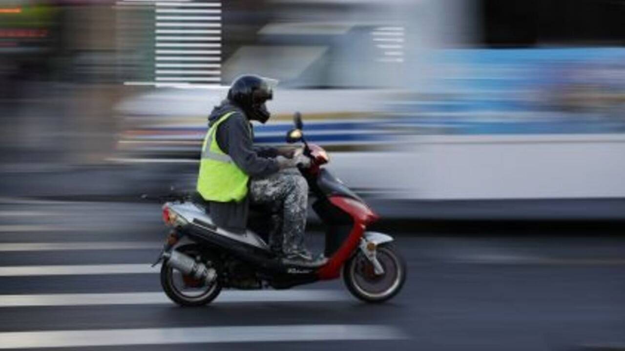 Алматыда мопед жүргізушілерінің қатысы бар жол апаттары көбейді