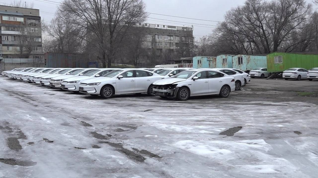 "Қазақфильм" киностудиясының аумағы қытайлық көліктердің тұрағына айналды