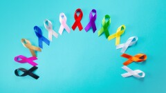 Онкологи ответили на самые важные вопросы: молодеет ли рак, помогают ли БАДы и когда появятся чудо-вакцины