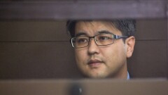 "Врага надо знать в лицо". Психиатр проанализировала поведение Куандыка Бишимбаева в суде