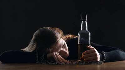 От безобидных посиделок до алкогольной зависимости. Личные истории казахстанок