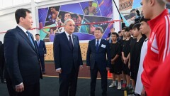Токаев встретился с юными спортсменами в Актюбинской области
