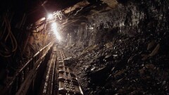 В ВКО на одной из шахт обвалился грунт: один человек остаётся под завалами