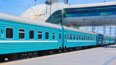 Жителей из отрезанных паводками районов Атырауской области вывозят поездами