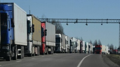 На казахстанско-кыргызстанской границе скопилось почти 600 грузовых авто