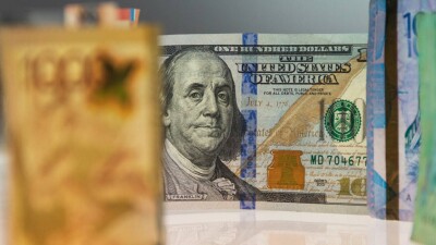 Тенге снова укрепился по отношению к доллару на бирже