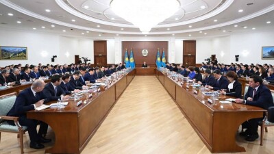 Токаев: Правительство и акимы должны кардинально пересмотреть своё отношение к работе