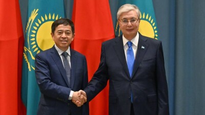 Зелёная энергетика и производство сантехники. О чём Токаев говорил с главой китайского машиностроительного гиганта