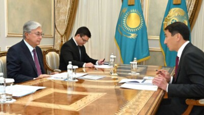 Глава КазМунайГаза рассказал Токаеву о строительстве опреснительного завода в Жанаозене