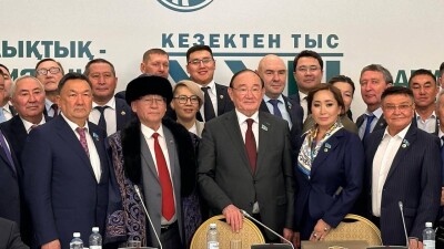 Глава партии "Ауыл" Али Бектаев подал в отставку