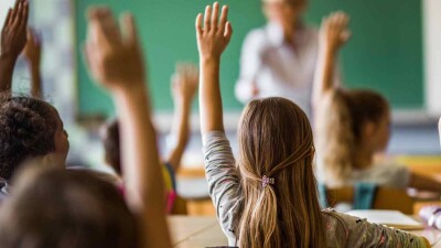 Директора алматинской школы уволили из-за давки в раздевалке