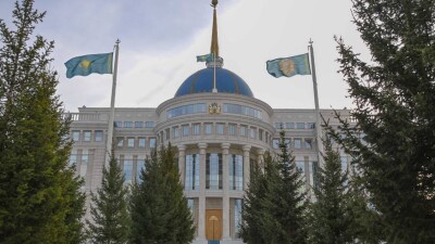 Над Акордой торжественно подняли государственный флаг