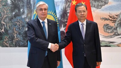 Токаев провёл встречу с председателем постоянного комитета Всекитайского собрания народных представителей