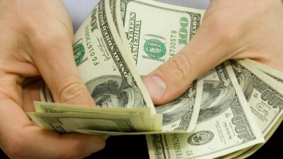 Курс доллара немного снизился на бирже