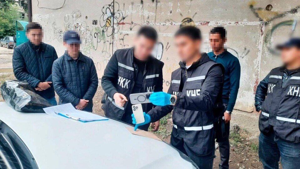 В Актюбинской области мужчина платил чиновнику за покровительство