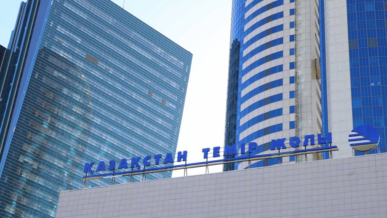 "Там нет громких имён": кто продаёт билеты КТЖ вместо компании Алии Назарбаевой