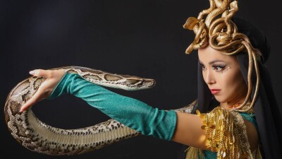 "Лимон өсіріп, жылан асыраймын". Атыраулық кәсіпкер келіншекпен сұхбат