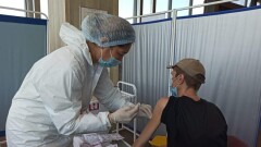 Алматыда сауда-ойын-сауық орталықтары мен базарлардағы вакцина егу пункттері жұмысын бастады