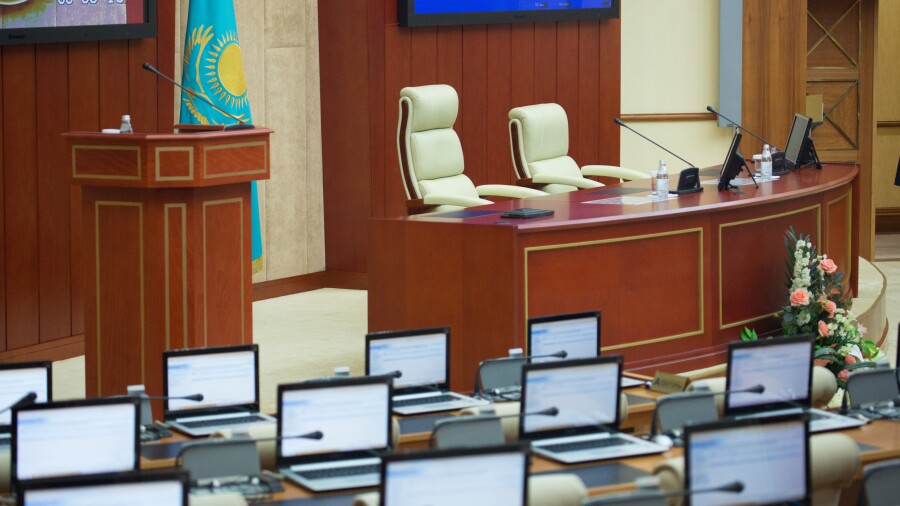 Мәжіліс депутаттары мандат алды. Жаңа төменгі палатадан қандай өзгеріс күтеміз?
