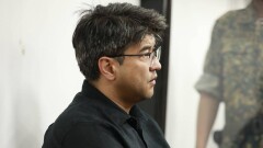 "Расходы на адвокатов, проживание и перелёты". Брат Салтанат Нукеновой потребовал от Бишимбаева возмещения ущерба