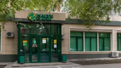 В Павлодаре пробили стену отделения банка: подозреваемых задержали в России