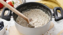 Троих сотрудников детского сада в Актюбинской области отстранили от работы за кашу с насекомыми
