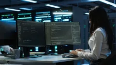 Опытным IT-специалистам предлагают около 800 тысяч тенге в месяц, но конкуренция в сфере высокая – аналитики