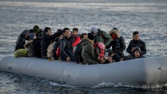 Более 700 мигрантов прибыли в Великобританию на лодках за день