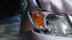 Авария в Астане: машина врезалась в ограждение моста, погиб пассажир