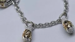 Цепочку Van Cleef & Arpels, браслеты Cartier и ещё 61 изъятое ювелирное украшение продадут на аукционе