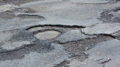 Полицейские выявили более 80 тысяч дефектов дорог в Казахстане за 2024 год